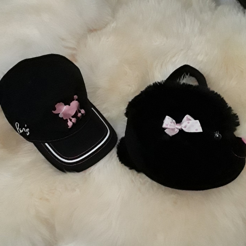 Cute girls bag and a hat, Paris style.